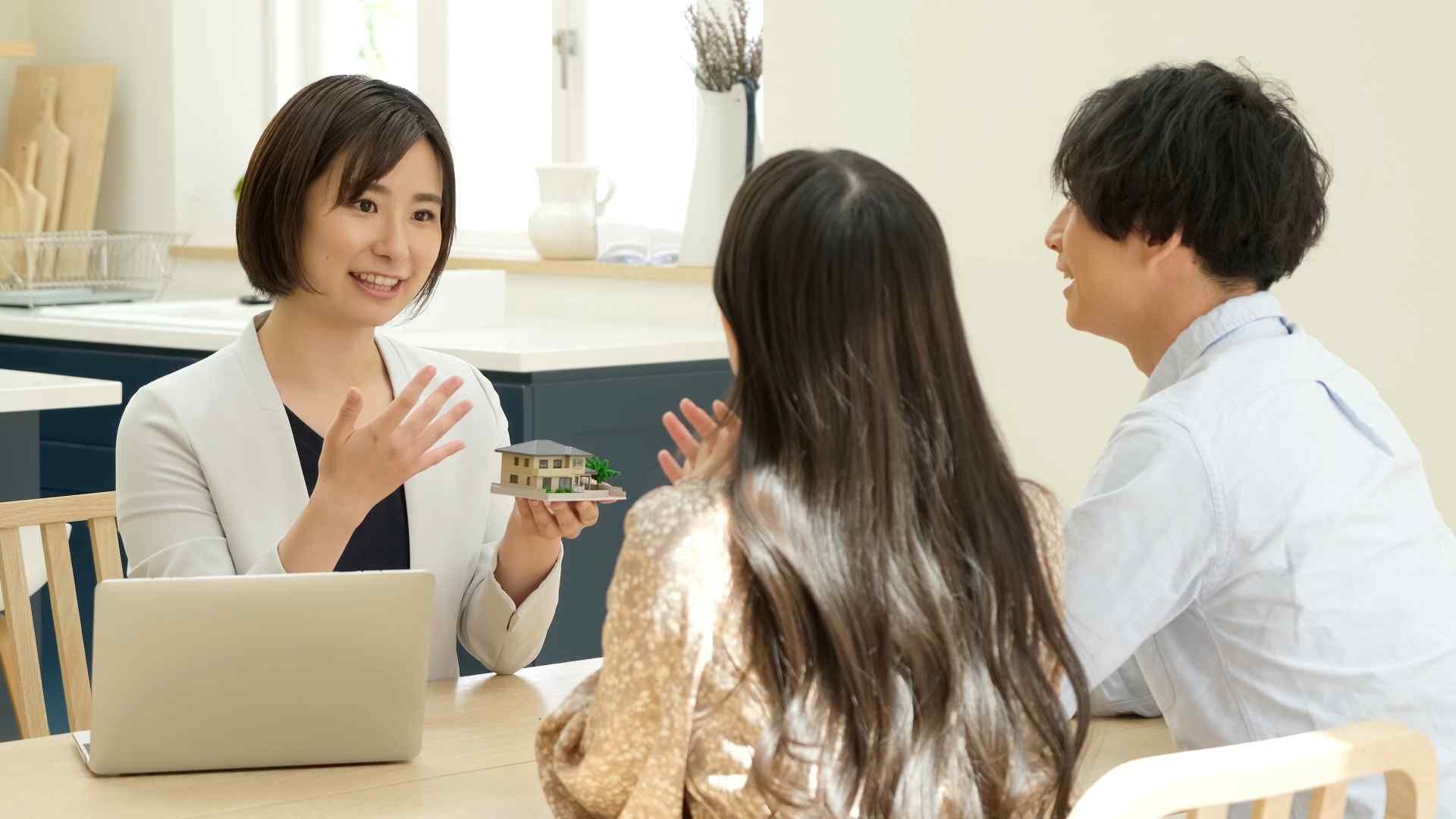 女性